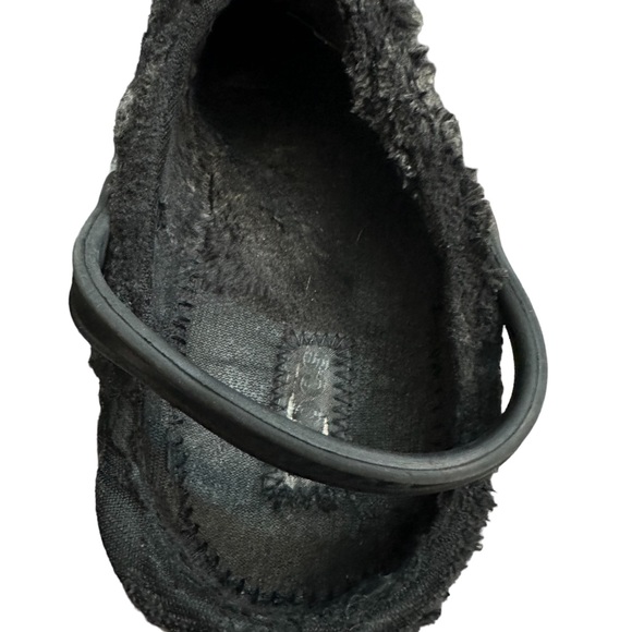 ❄️ Crocs fur lined Clogs sandals black in size 12 Mens - Picture 5 of 11